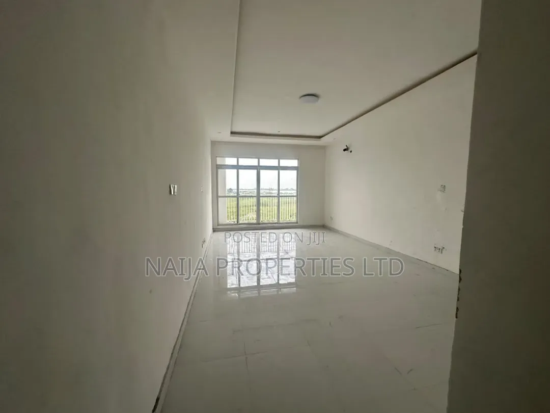 3bdrm Apartment in Western Foreshore, Osapa london for sale in Osapa london