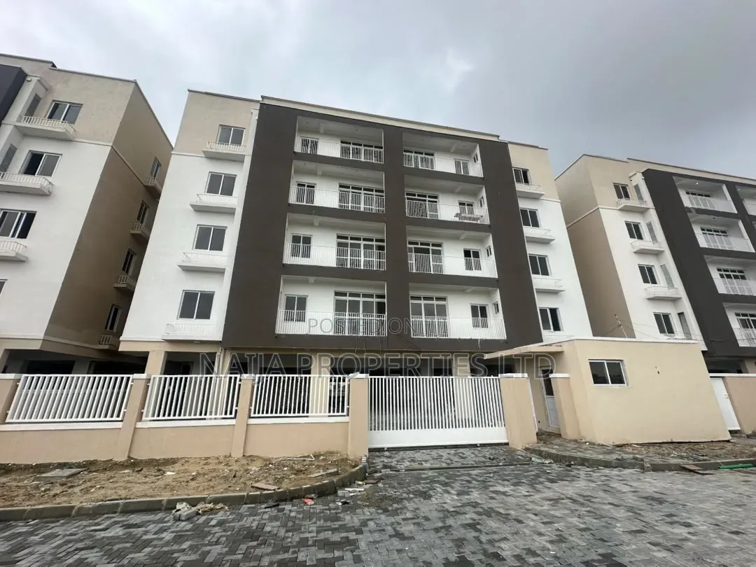 3bdrm Apartment in Western Foreshore, Osapa london for sale in Osapa london