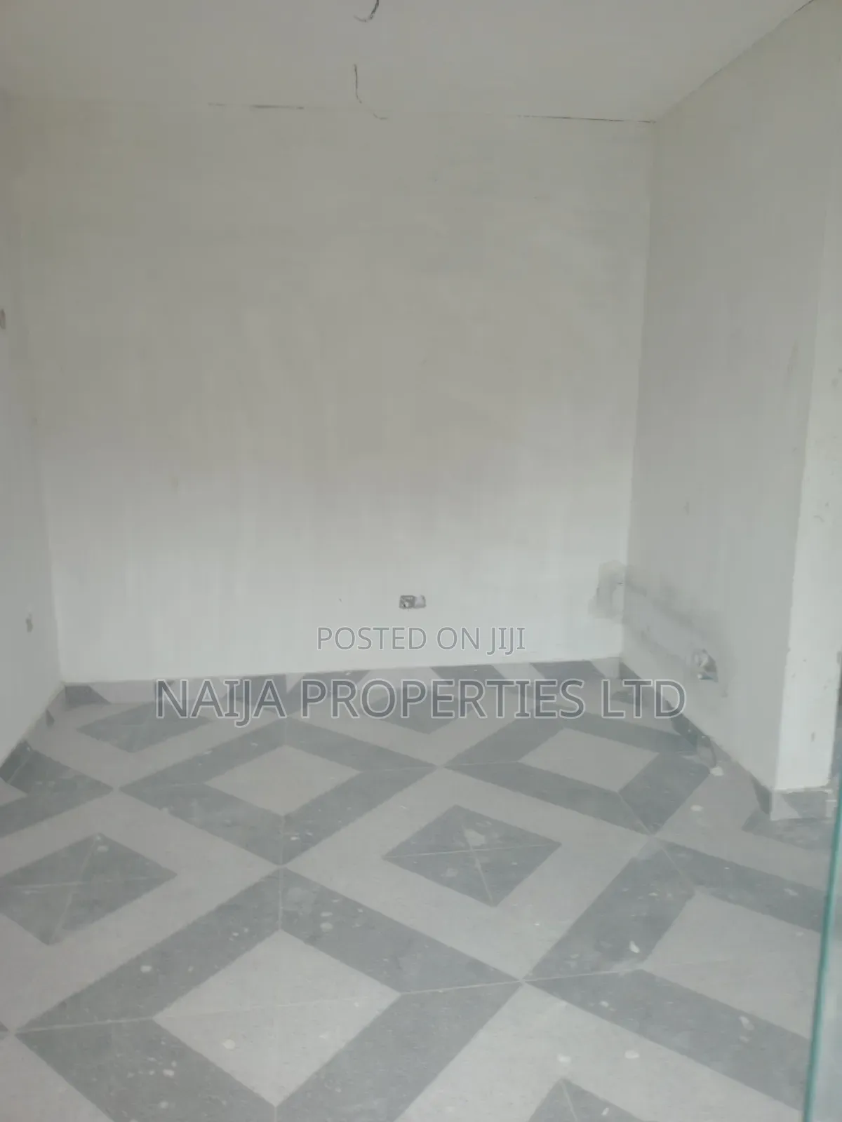 Shop Closed to the Express at MajeK, Sangotedo for Rent in Sangotedo