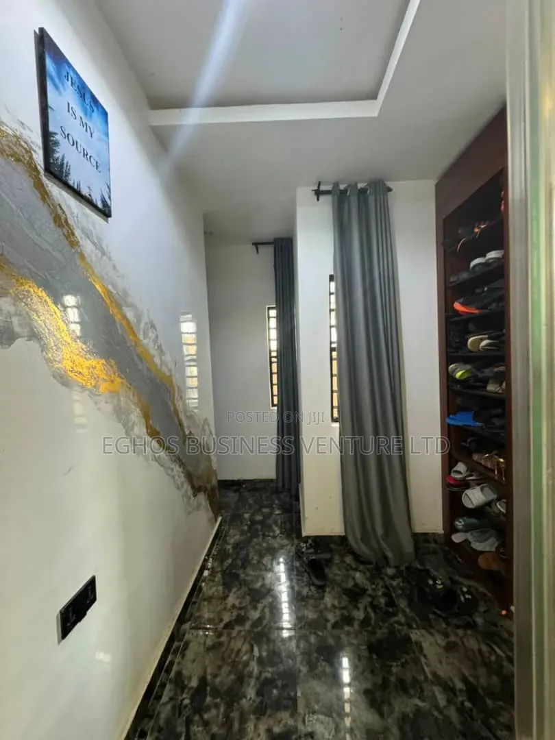 4bdrm Duplex in Okhoromi Airportroad, Benin City for sale in Benin City