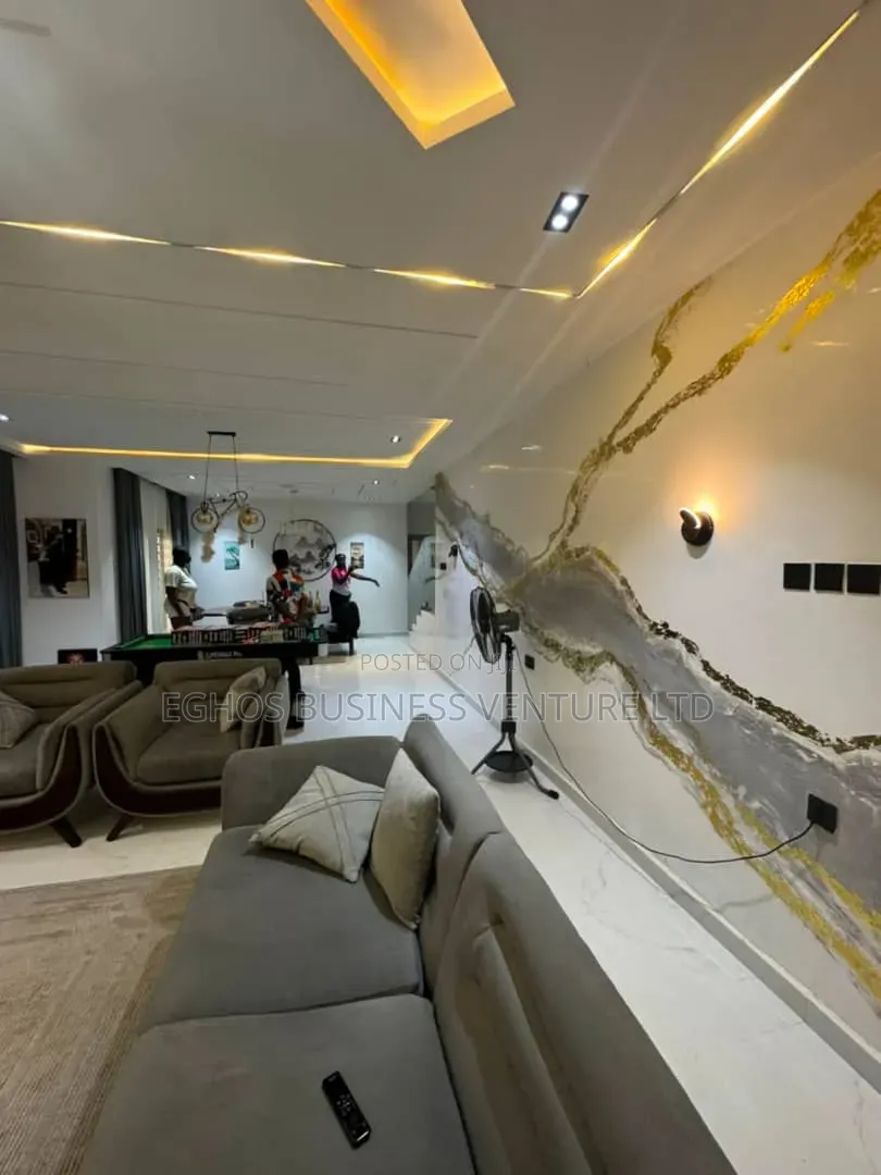 4bdrm Duplex in Okhoromi Airportroad, Benin City for sale in Benin City