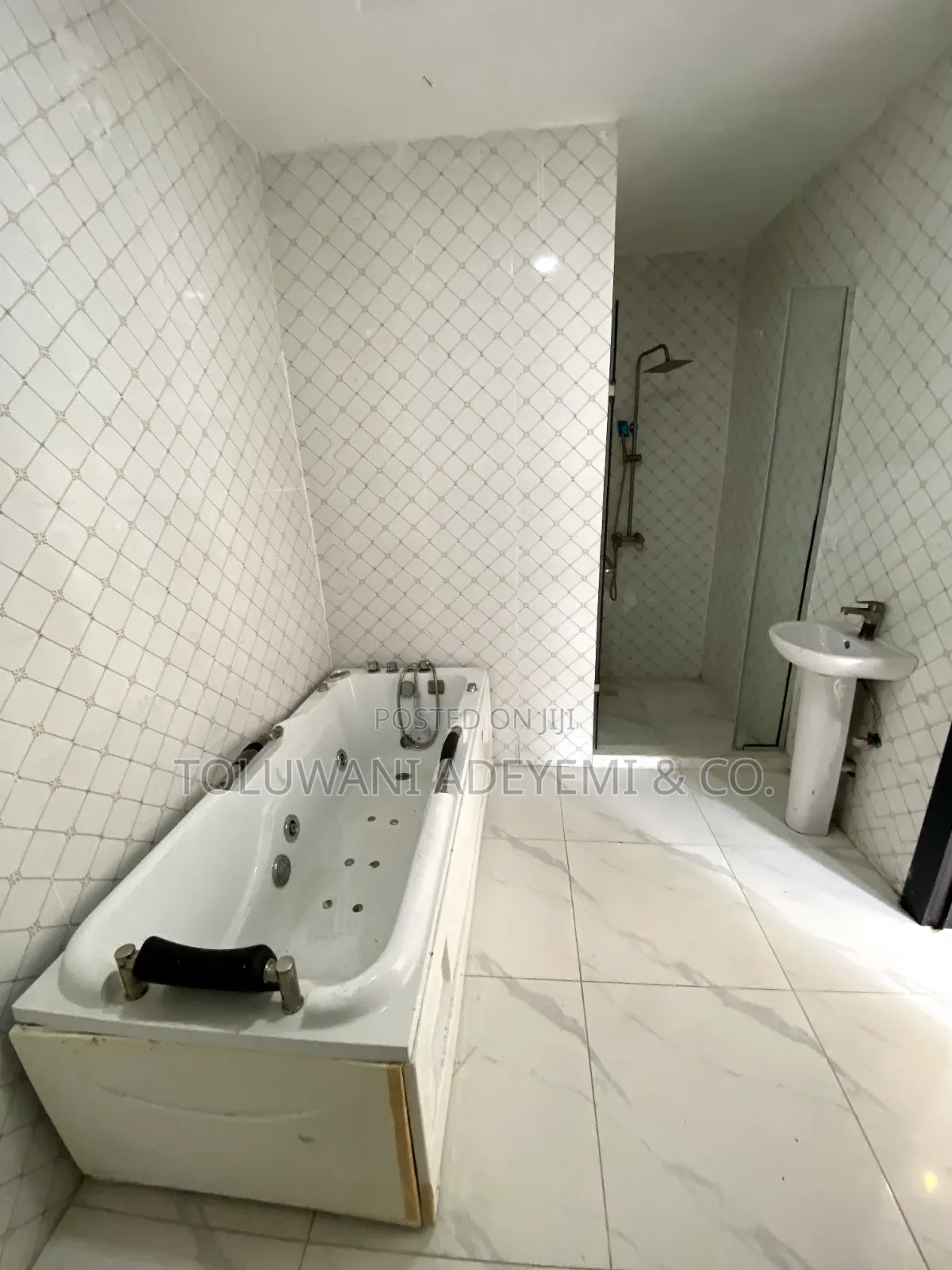 4bdrm Duplex in Coastal Road Ogombo, Abraham Adesanya Estate for rent in Abraham Adesanya Estate