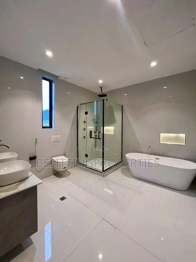 5bdrm Duplex in Lekki for sale in Lekki