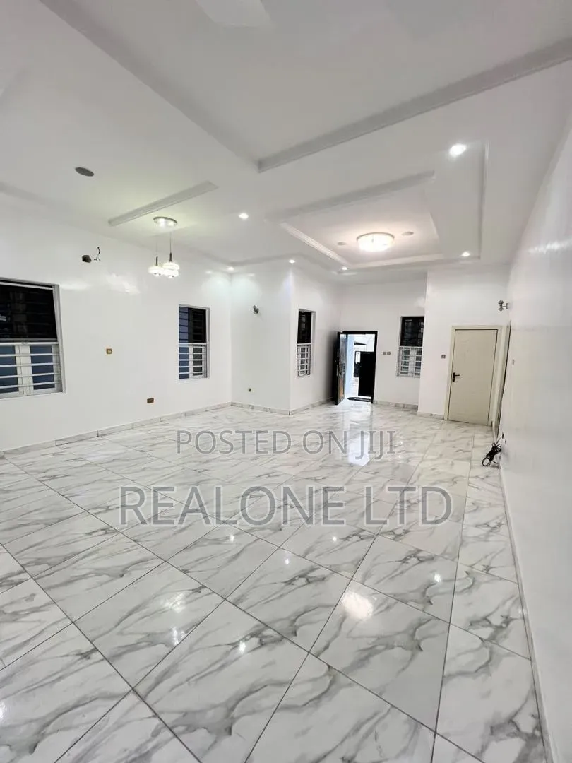 4bdrm Duplex in Chevron for rent in Chevron
