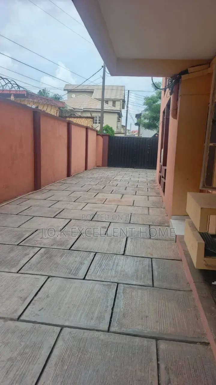 3bdrm Block of Flats in River Valley Estate for sale in River Valley Estate