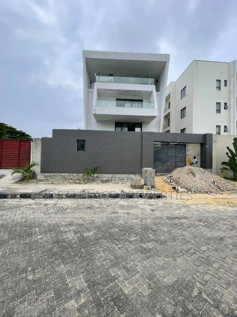 5bdrm Duplex in Banana Island for sale in Banana Island