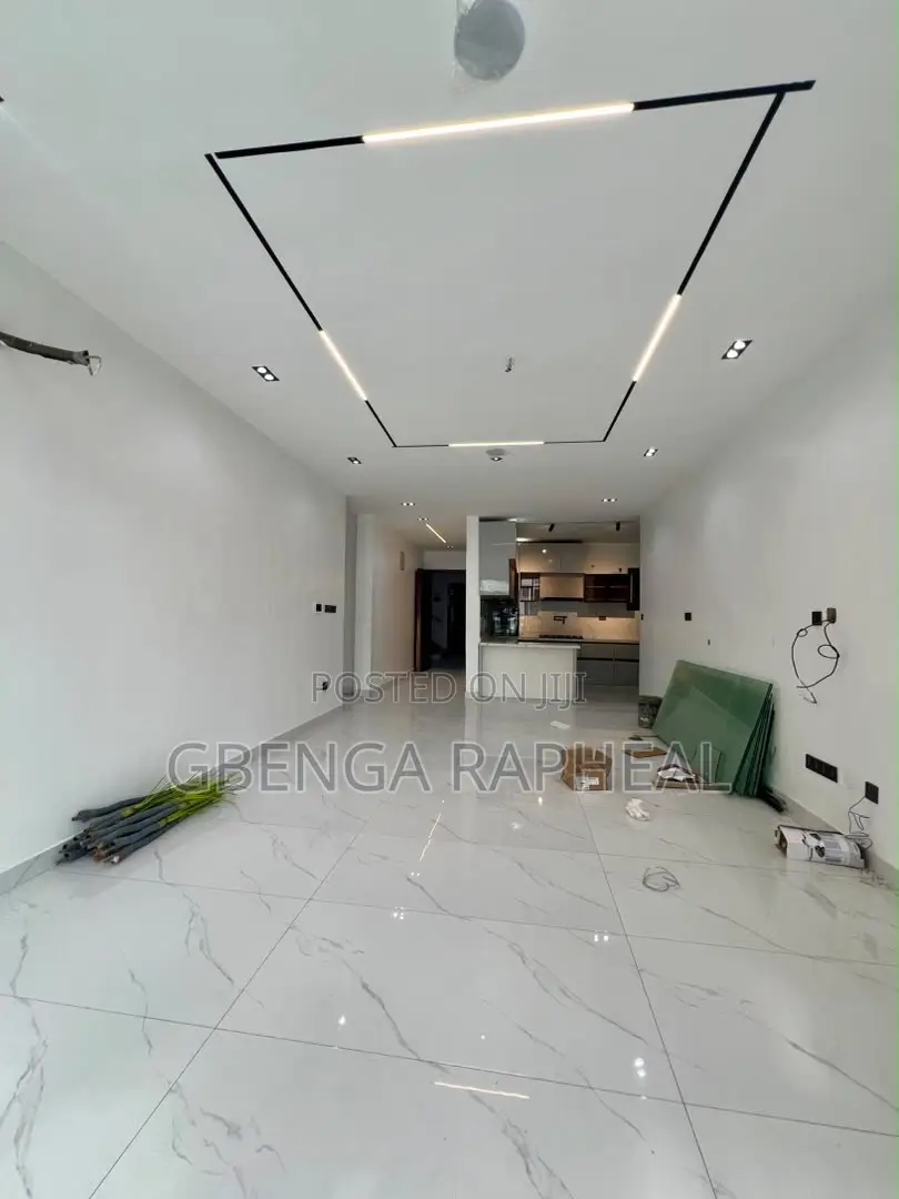 2bdrm Apartment in Lekki One for sale in Lekki Phase 1