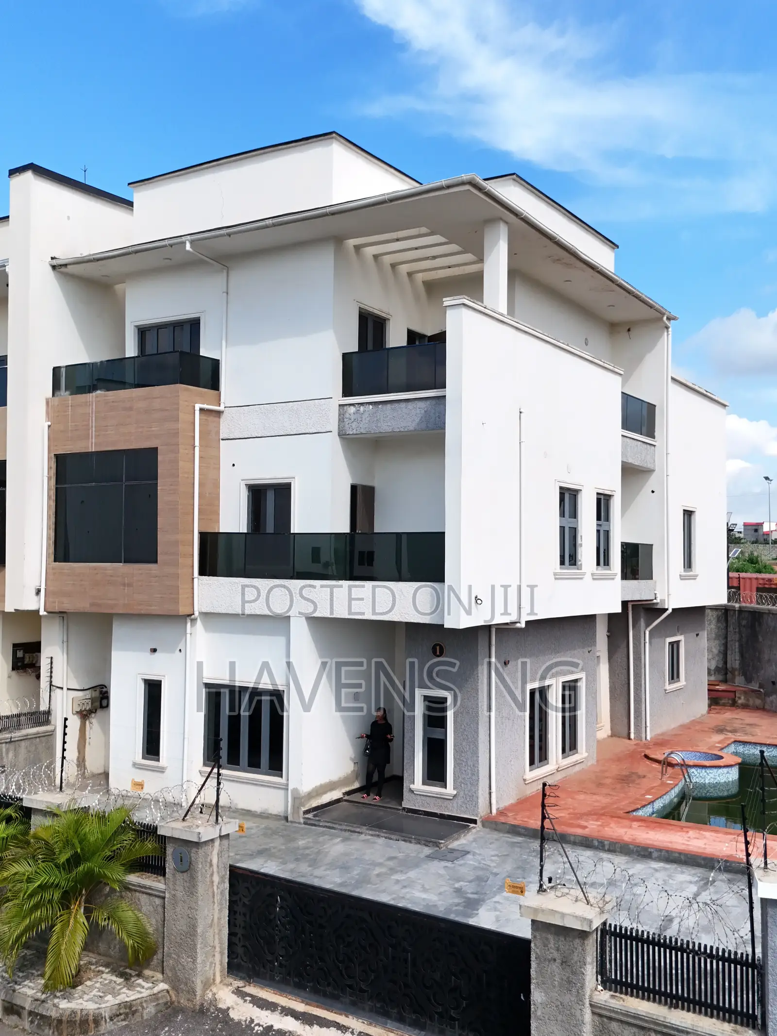 5bdrm Duplex in Idu Industrial for sale in Idu Industrial