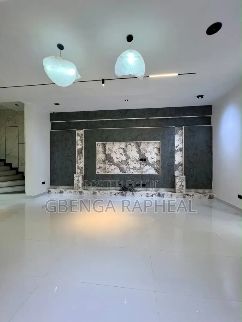 5bdrm Duplex in Ikota Lekki for sale in Lekki