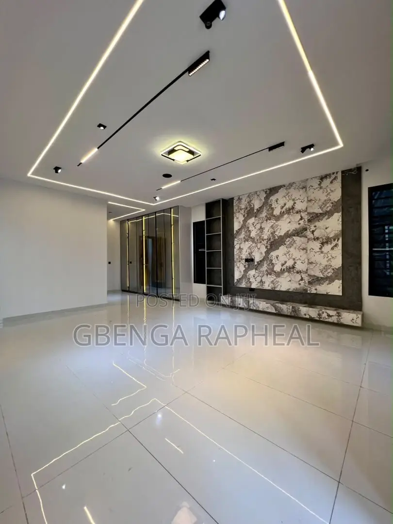 5bdrm Duplex in Ikota Lekki for sale in Lekki