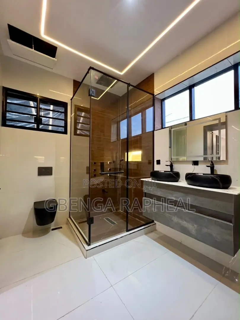 5bdrm Duplex in Ikota Lekki for sale in Lekki
