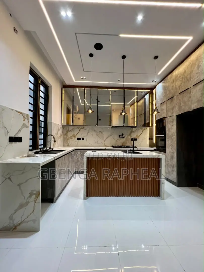 5bdrm Duplex in Ikota Lekki for sale in Lekki