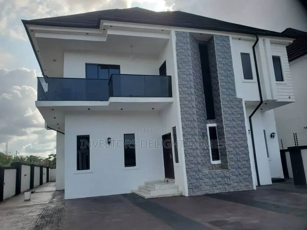 5bdrm Duplex in Oshimili North for sale in Oshimili North
