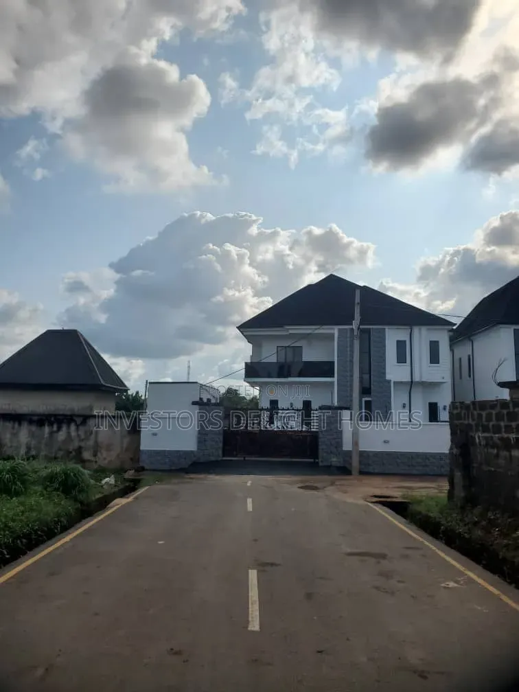 5bdrm Duplex in Oshimili North for sale in Oshimili North