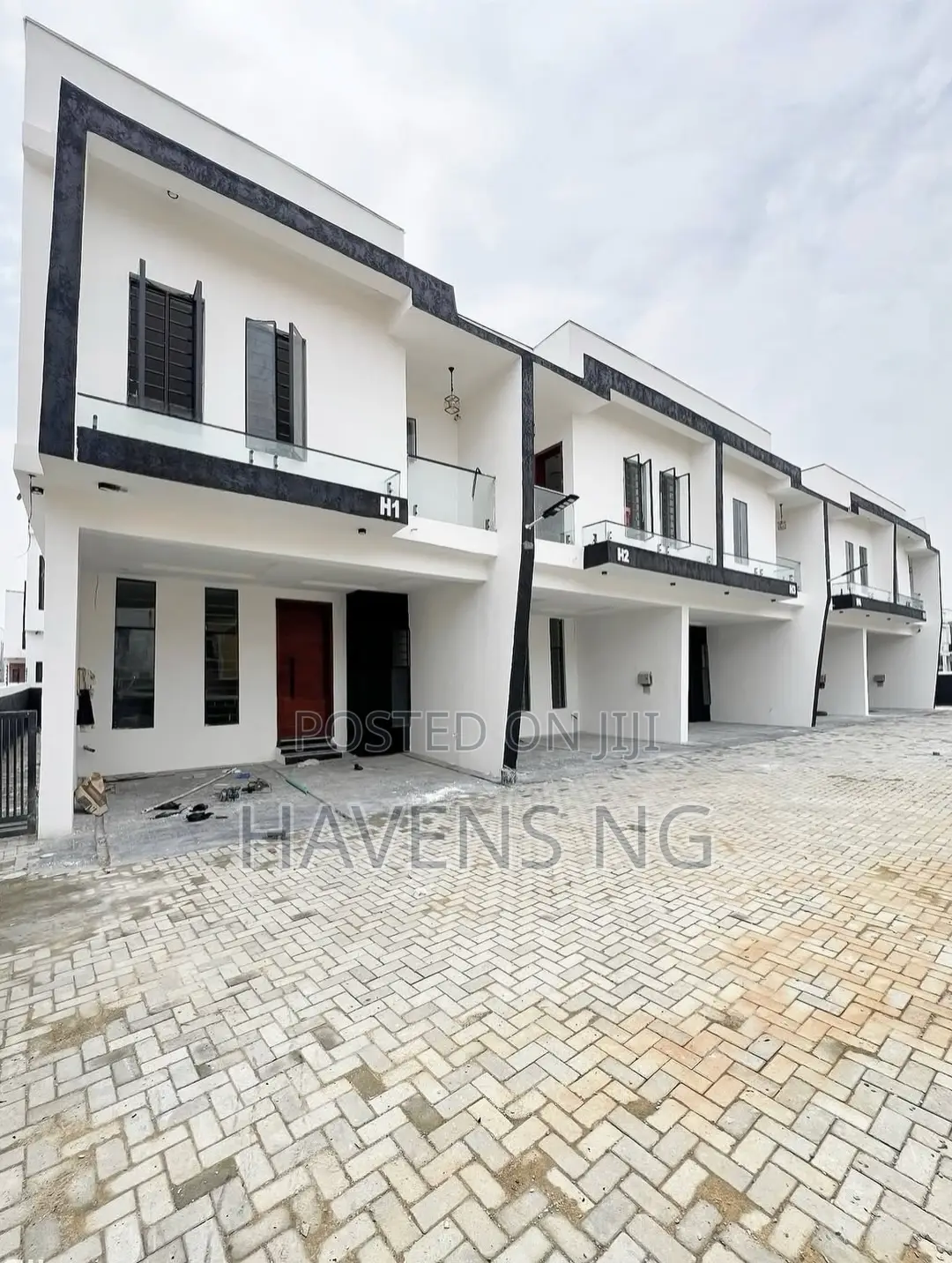 4bdrm Duplex in Ikota for sale in Ikota