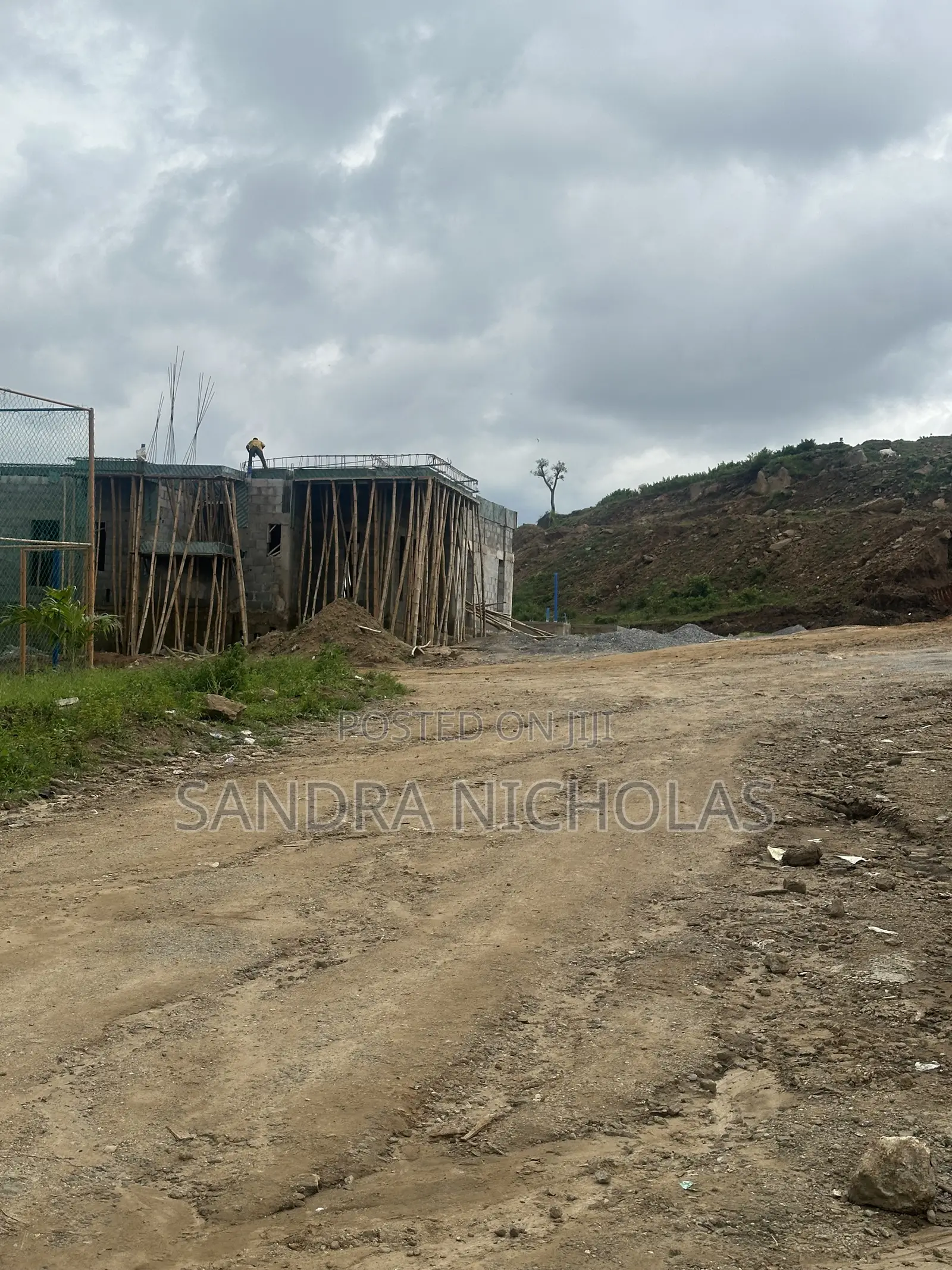 1000sqm Estate Plot for 6 Units of 3 Bedroom Block of Flats in Apo Resettlement