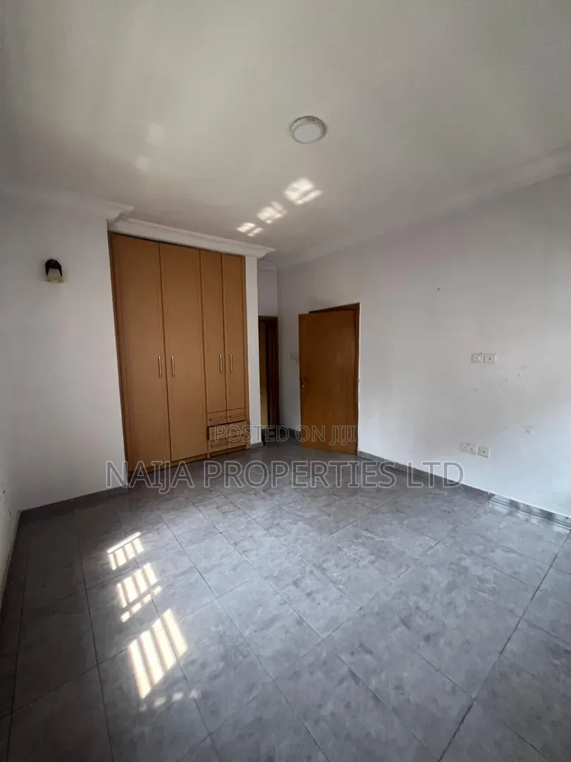 4bdrm Townhouse/Terrace in Ikate for sale in Ikate