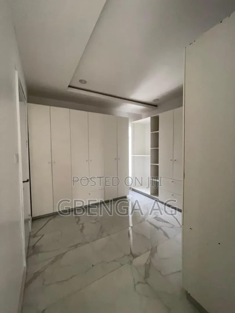 5bdrm Duplex in Osapa Lekki for sale in Osapa london