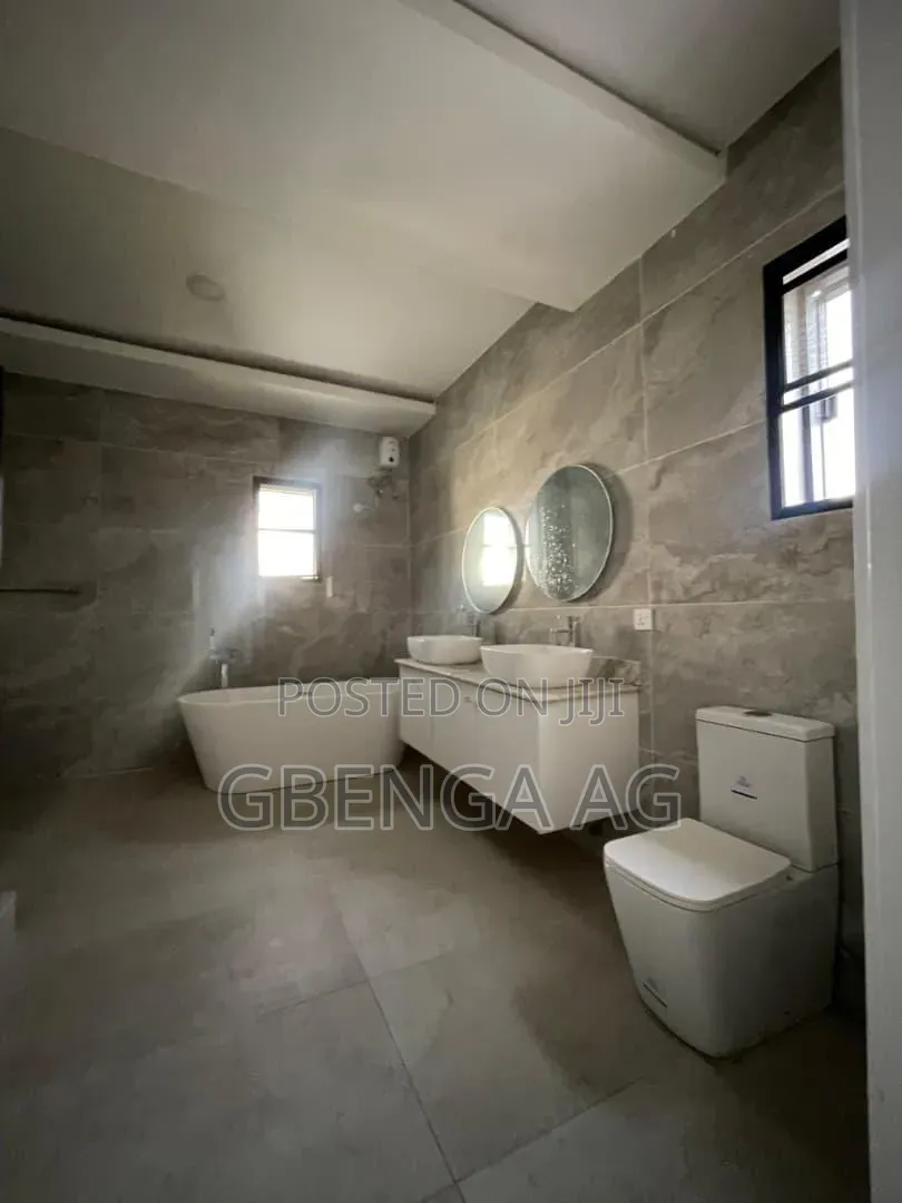 5bdrm Duplex in Osapa Lekki for sale in Osapa london