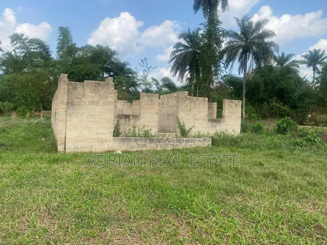 hot Property Alert! 1 Plot of Land With 4bedroom Structure for Sale in Ilesa