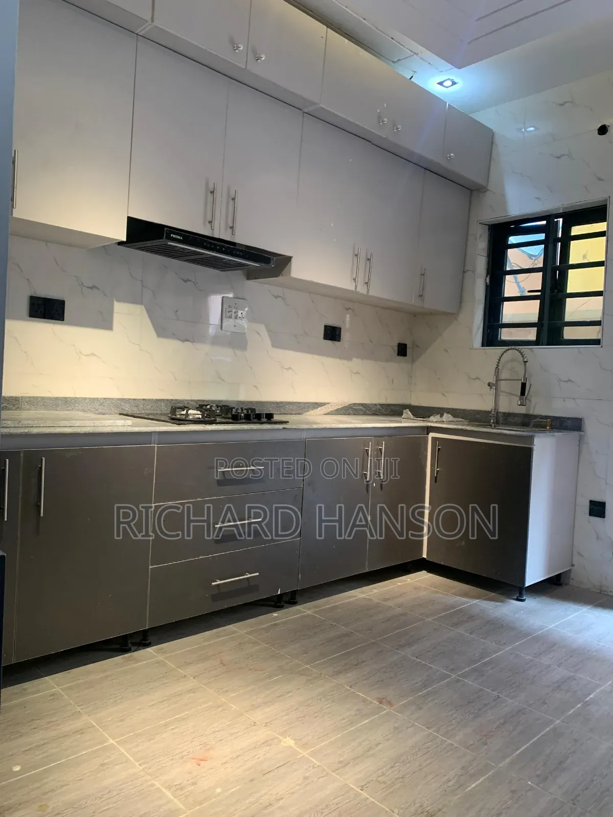 4bdrm Duplex in Secured, Agungi for rent in Agungi