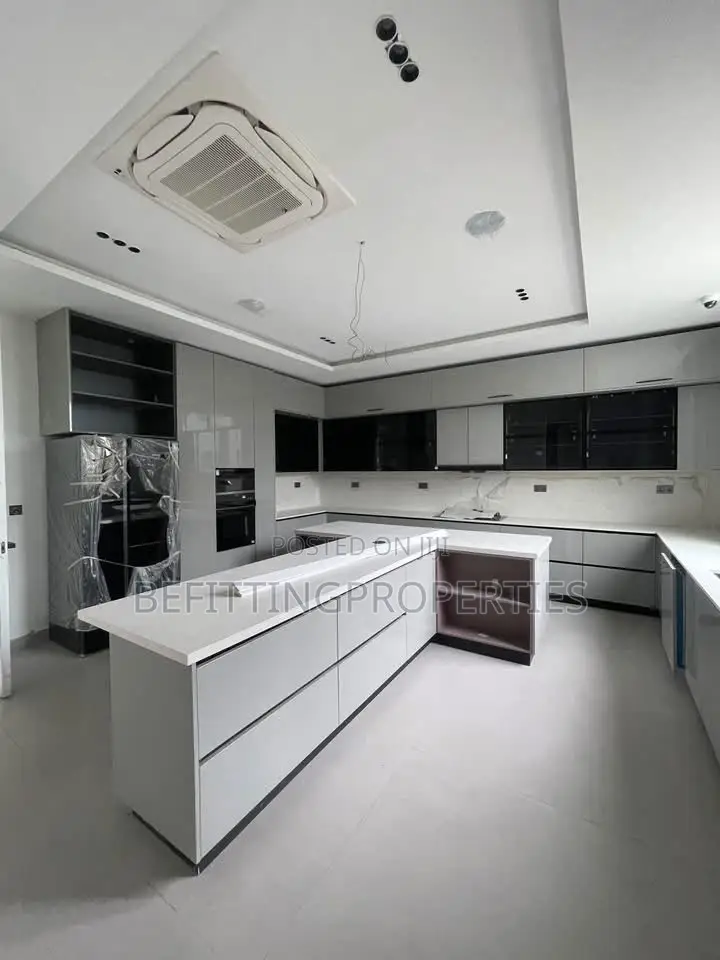 5bdrm Duplex in Banana Island for sale in Banana Island