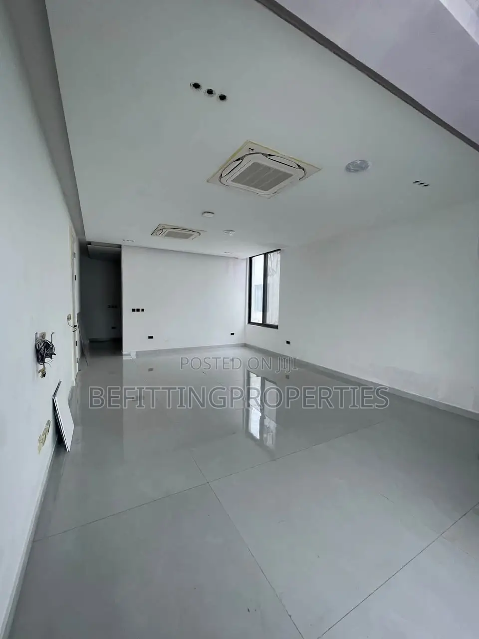 5bdrm Duplex in Banana Island for sale in Banana Island
