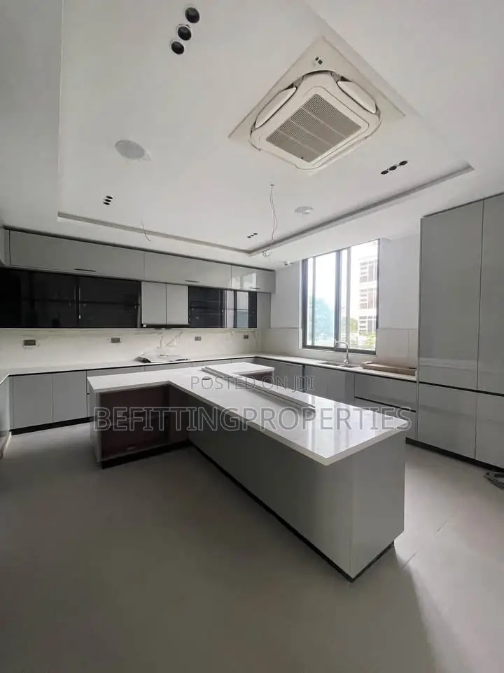 5bdrm Duplex in Banana Island for sale in Banana Island