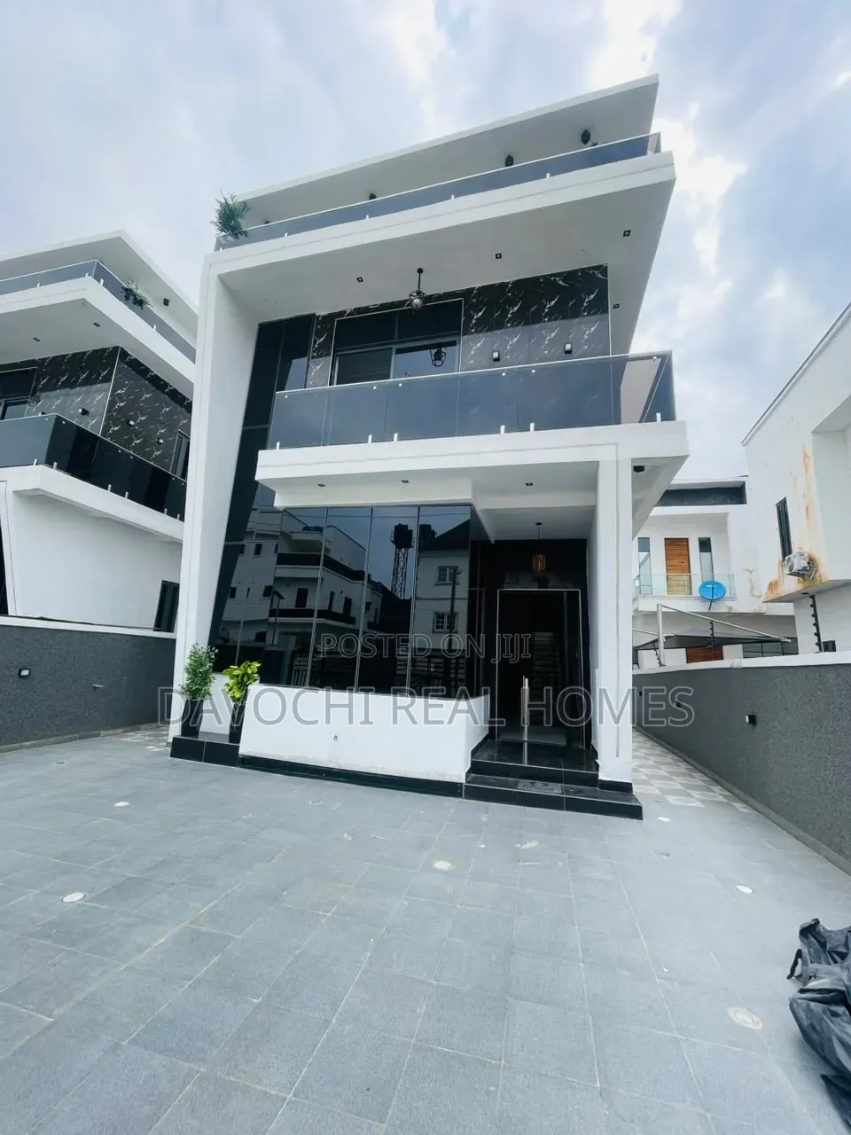 5bdrm Duplex in Sangotedo for sale in Sangotedo