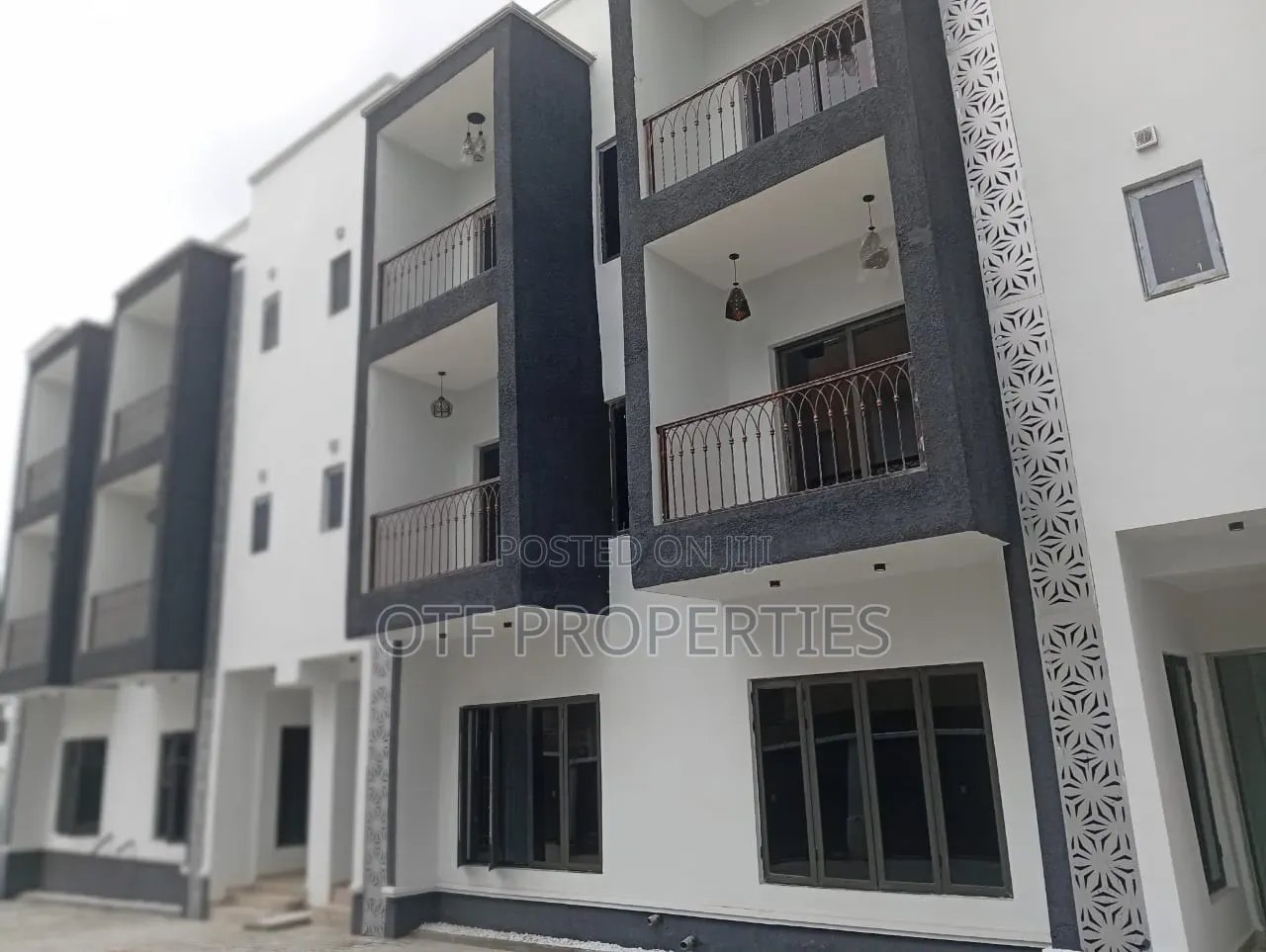 4bdrm Duplex in Jahi Gilmore for sale in Jahi