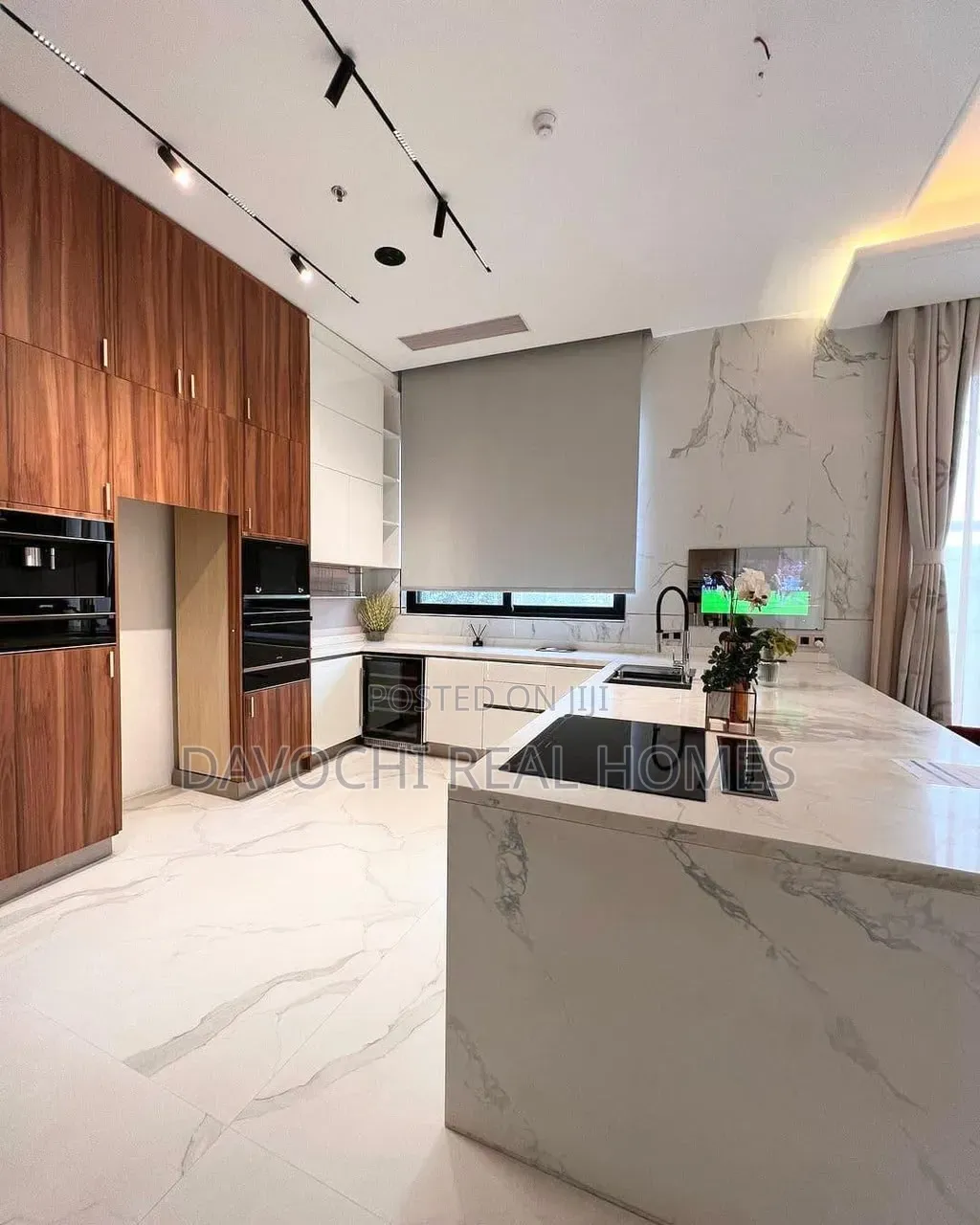 4bdrm Duplex in Ikota for sale in Ikota