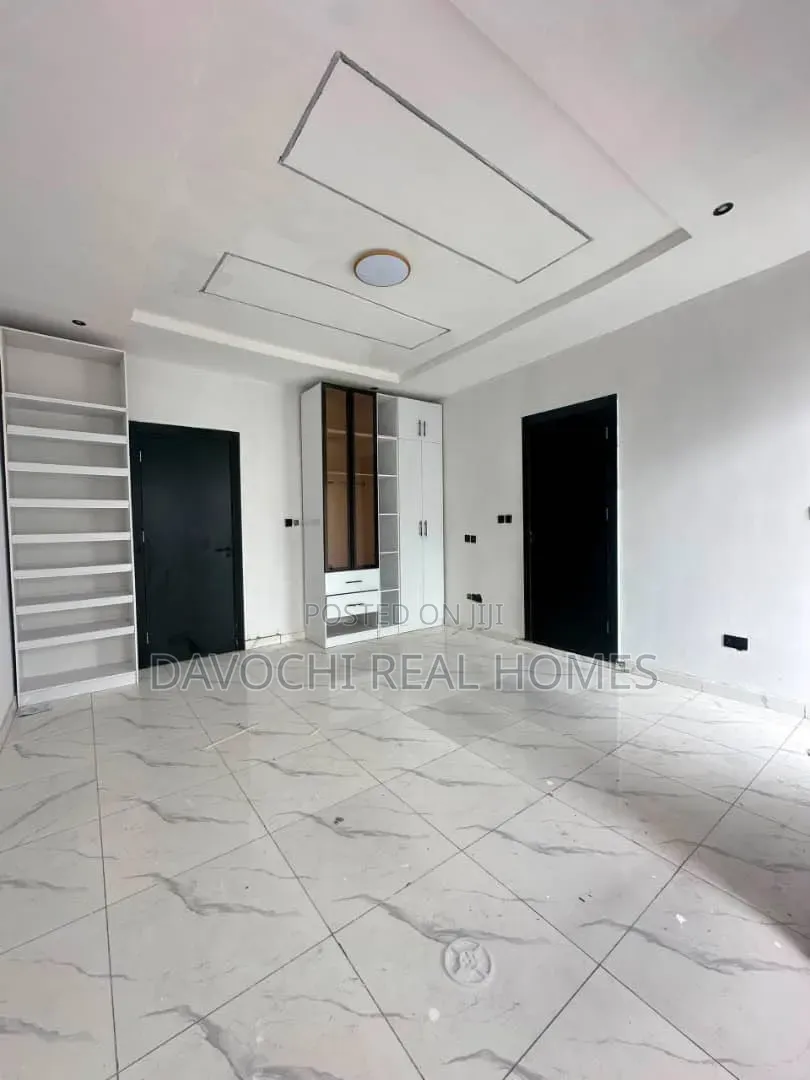 4bdrm Duplex in Ikota for sale in Ikota