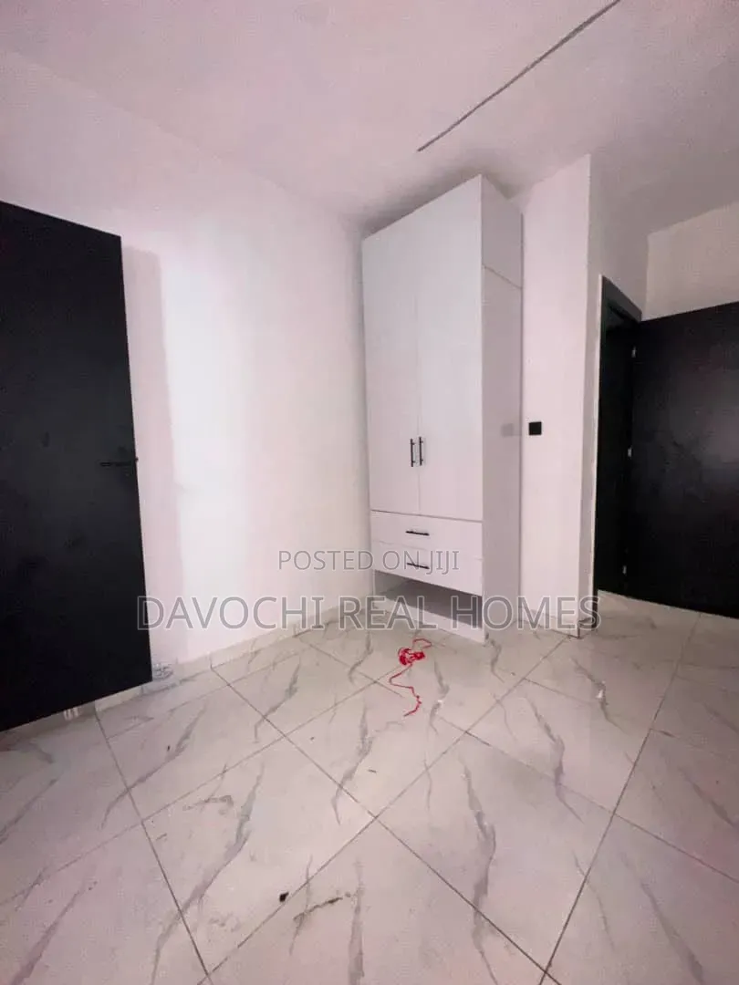 4bdrm Duplex in Ikota for sale in Ikota