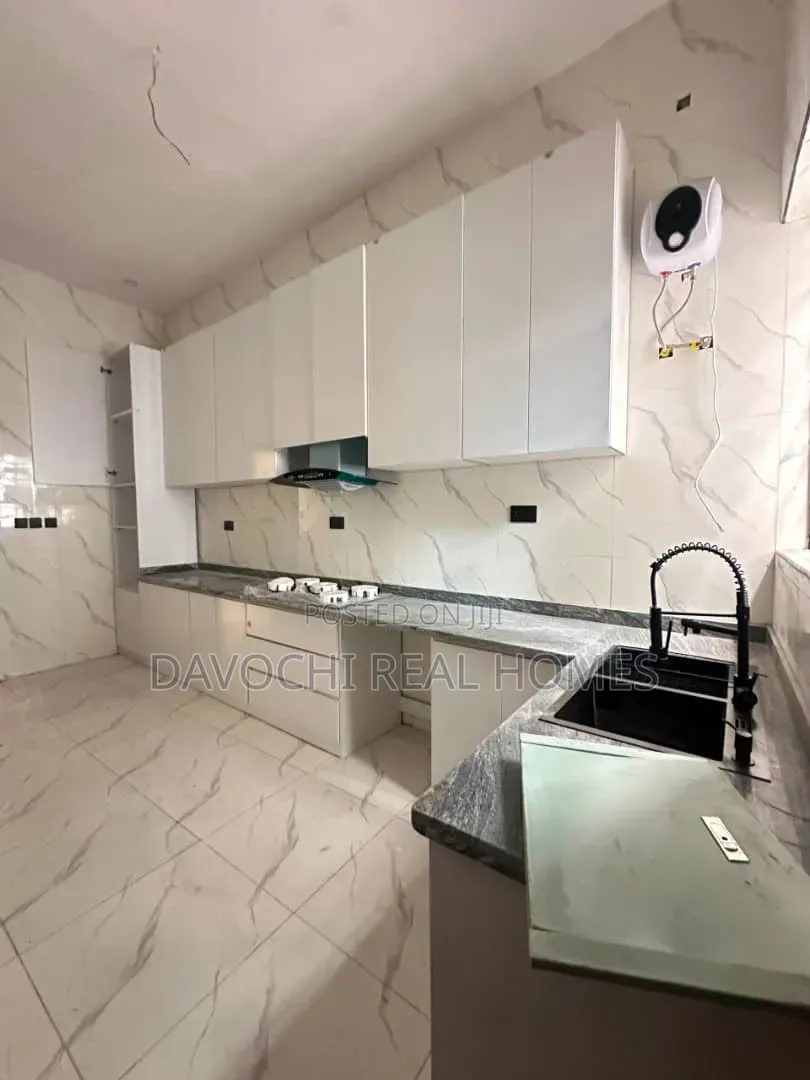 4bdrm Duplex in Ikota for sale in Ikota