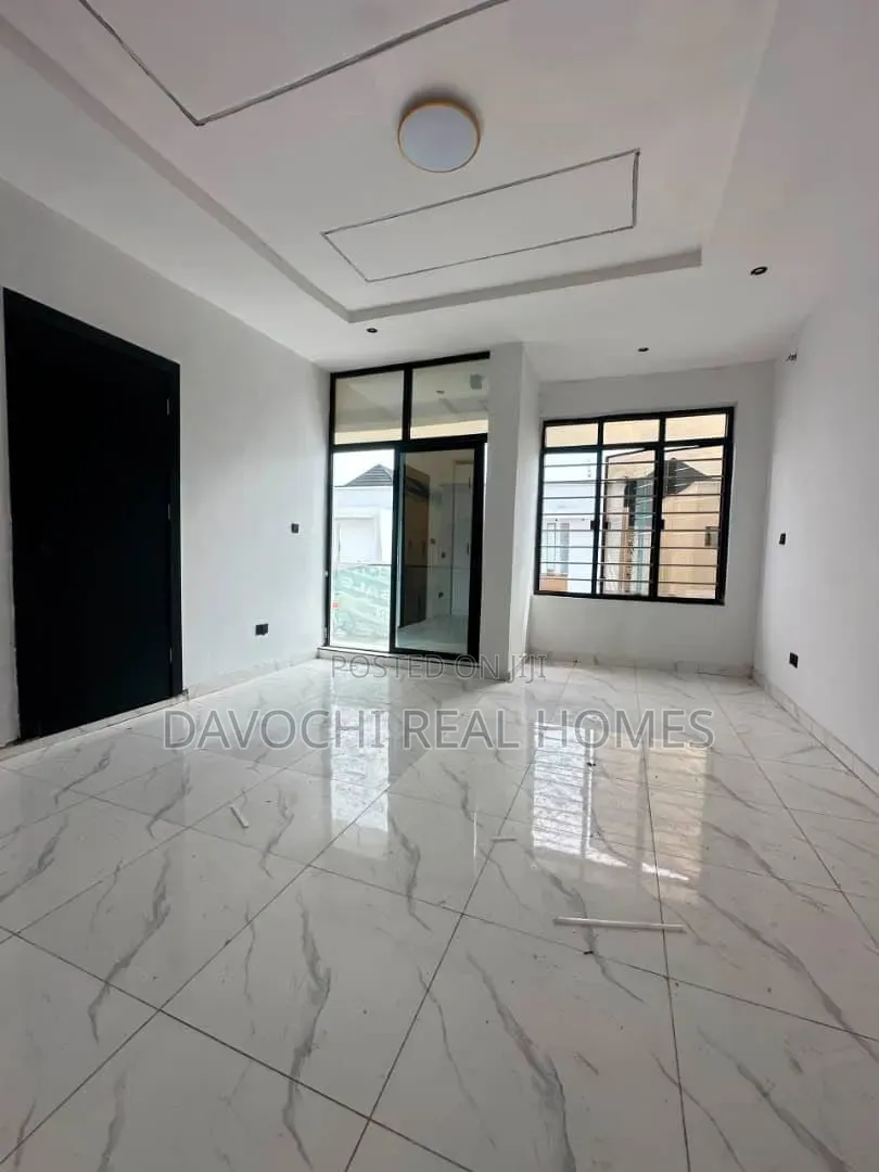 4bdrm Duplex in Ikota for sale in Ikota