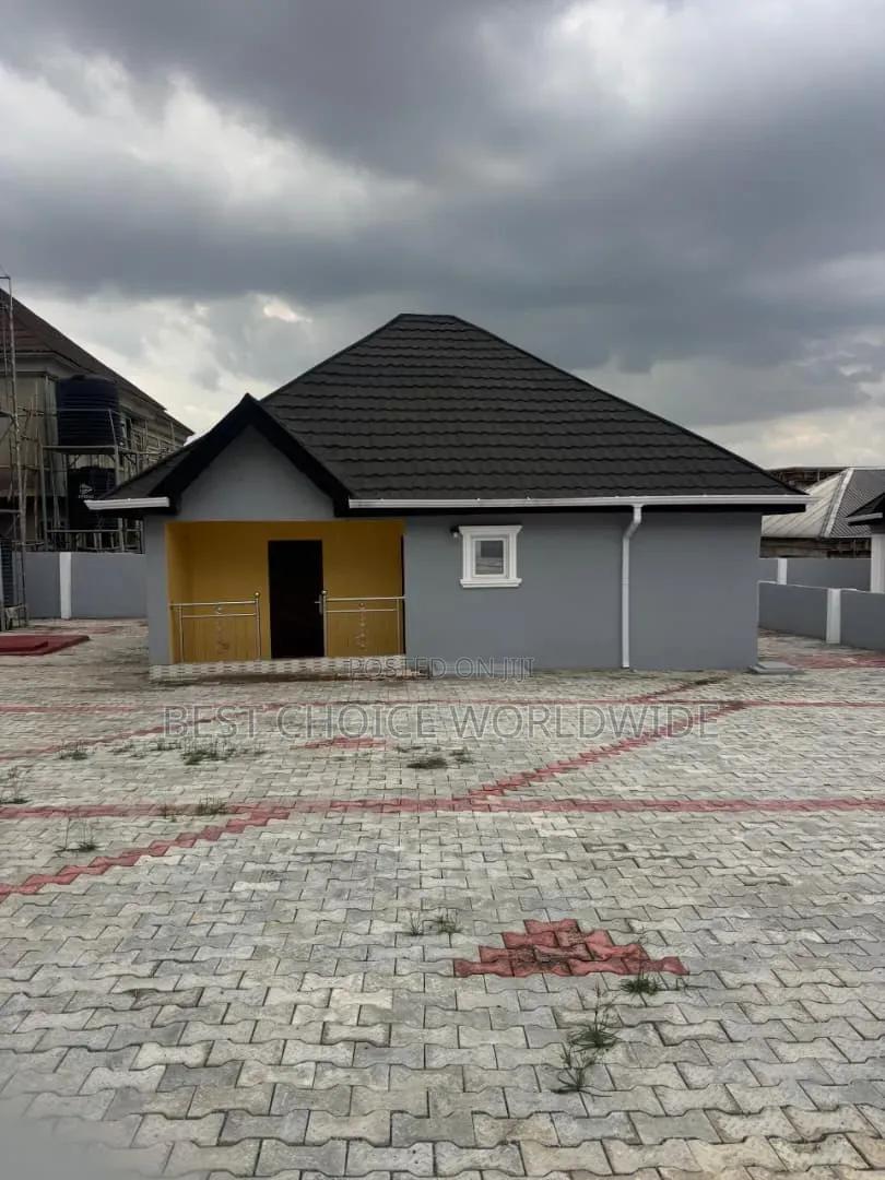 2bdrm Bungalow in Kolapo Ishola Gra, Akobo for rent in Akobo