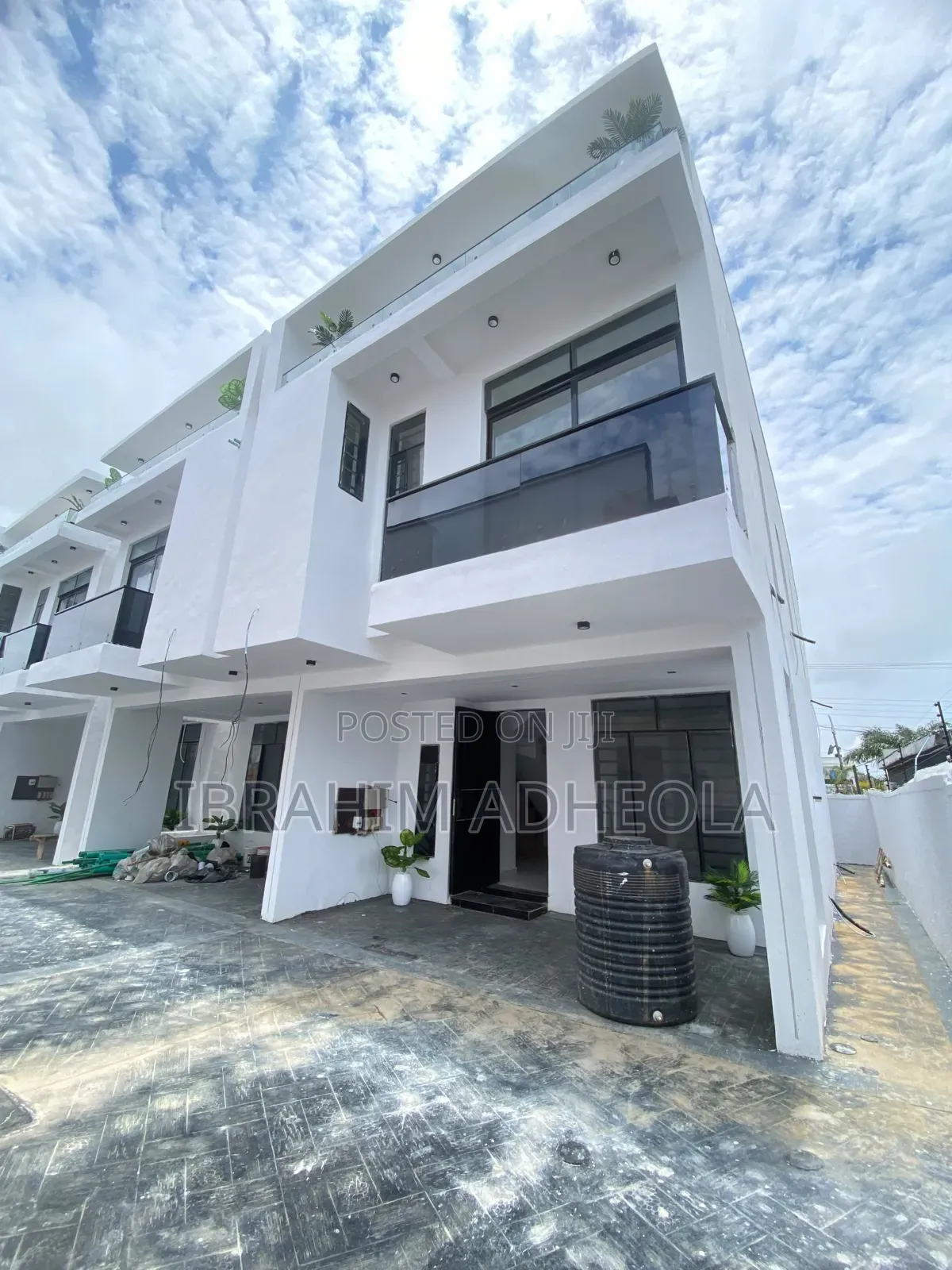 3bdrm Duplex in Ikota for sale in Ikota