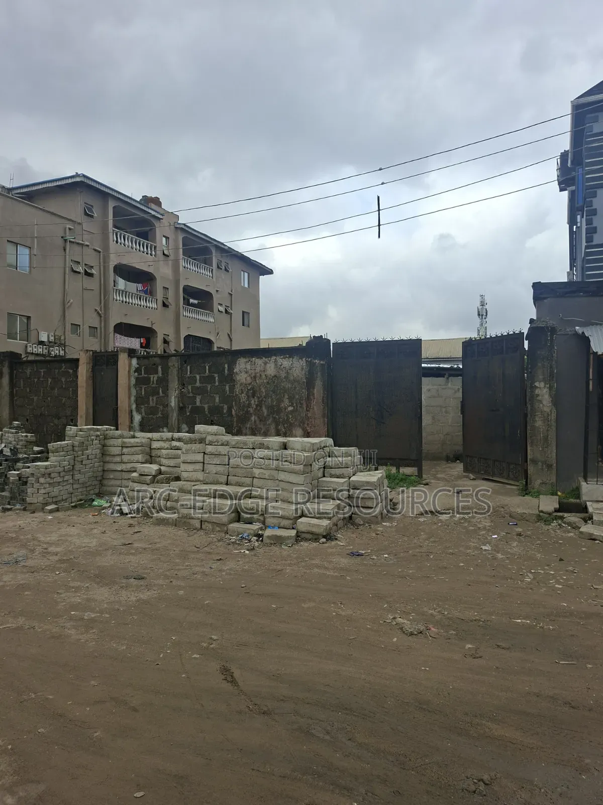 Dry Residential Full Plot in Ago Palace