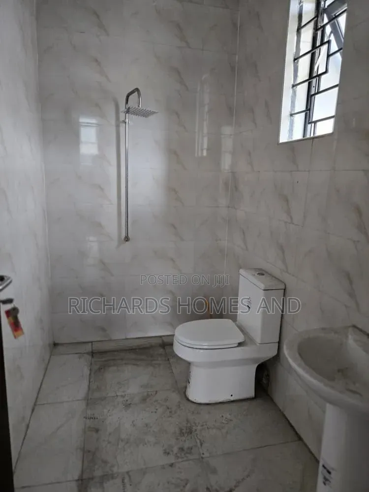 Commercial Lease in Olokonla
