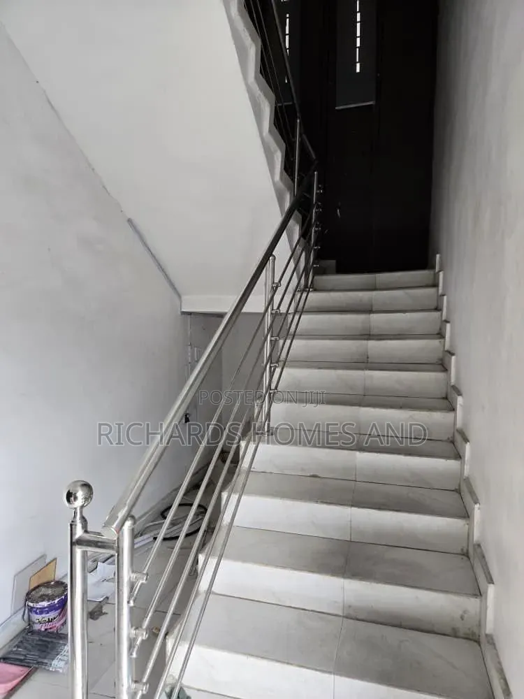 Commercial Lease in Olokonla