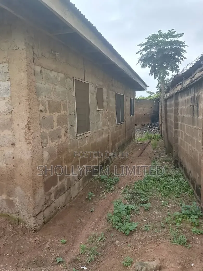 3bdrm Bungalow in Odo Ona Elewe, for sale in Oluyole Estate