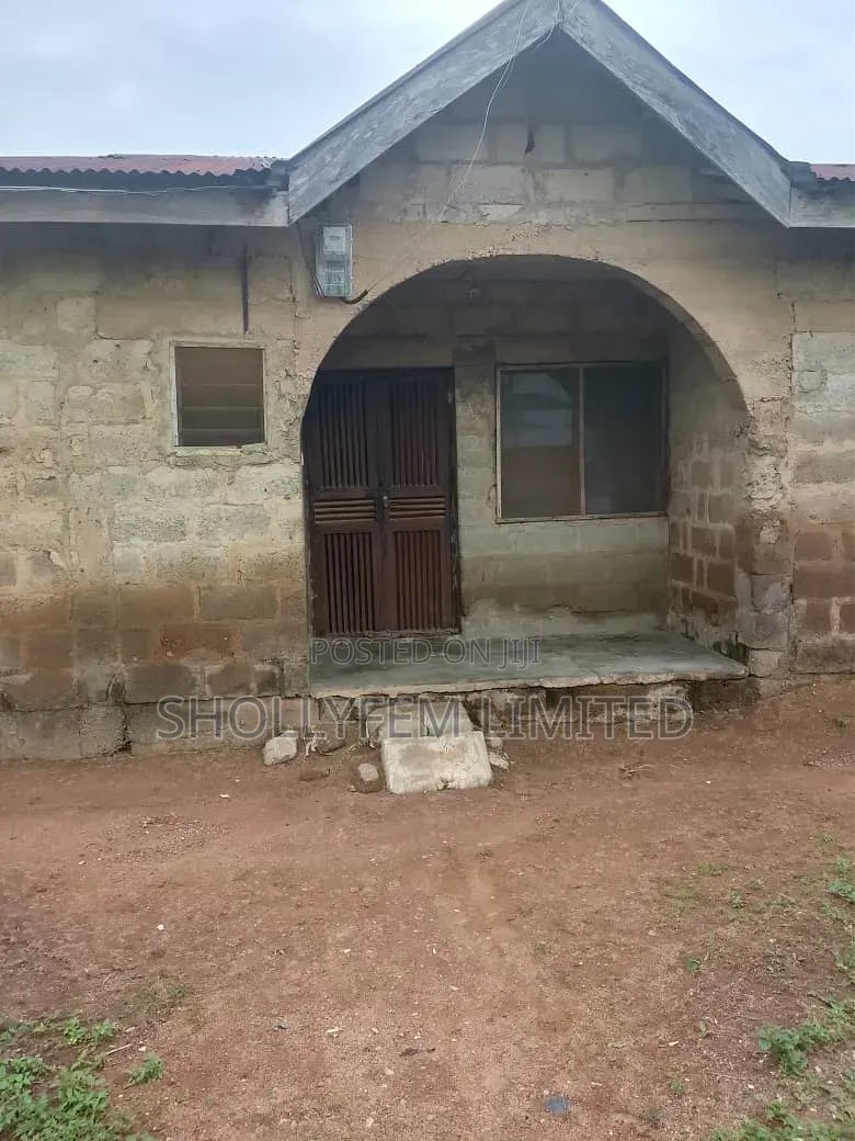 3bdrm Bungalow in Odo Ona Elewe, for sale in Oluyole Estate