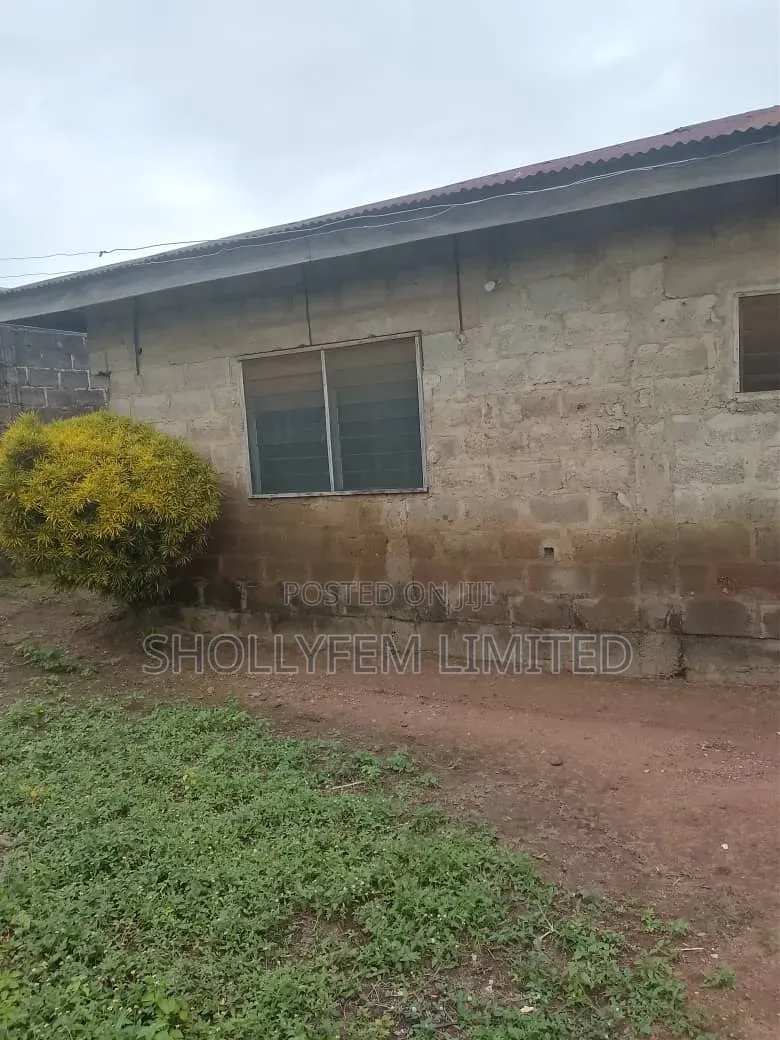 3bdrm Bungalow in Odo Ona Elewe, for sale in Oluyole Estate