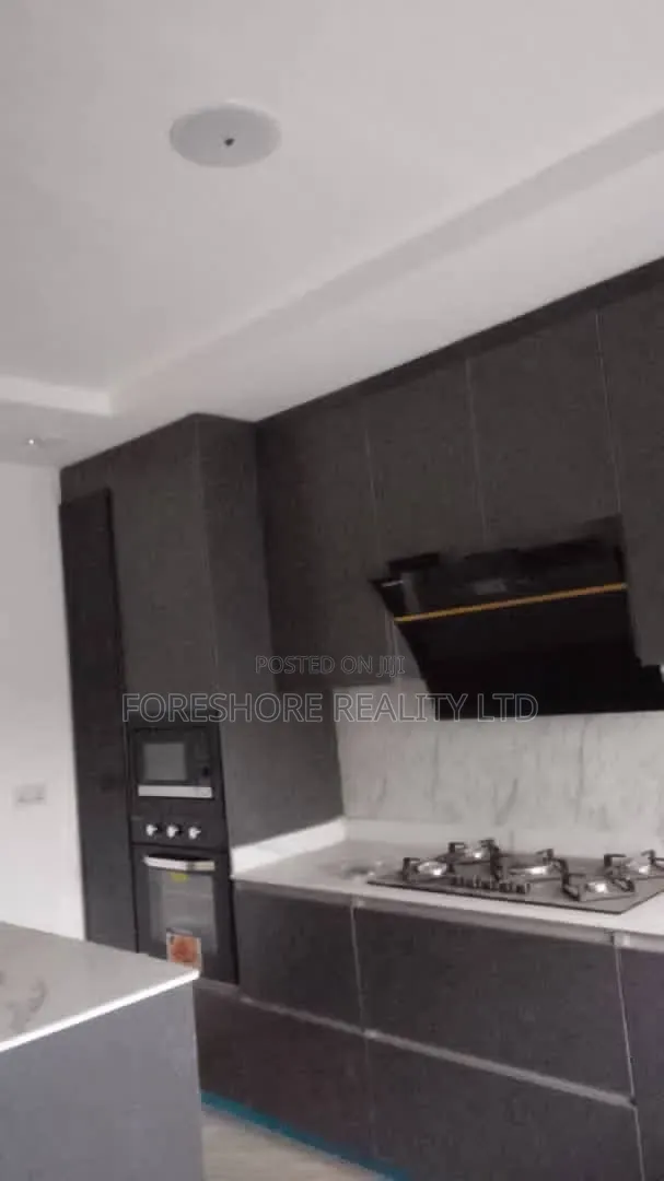 3bdrm Block of Flats in Toyin Street for sale in Toyin Street
