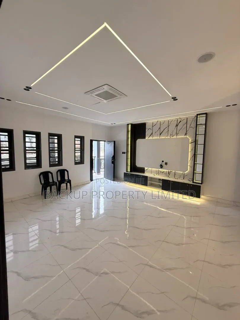 3bdrm Apartment in Ifako-Gbagada for sale in Ifako-Gbagada