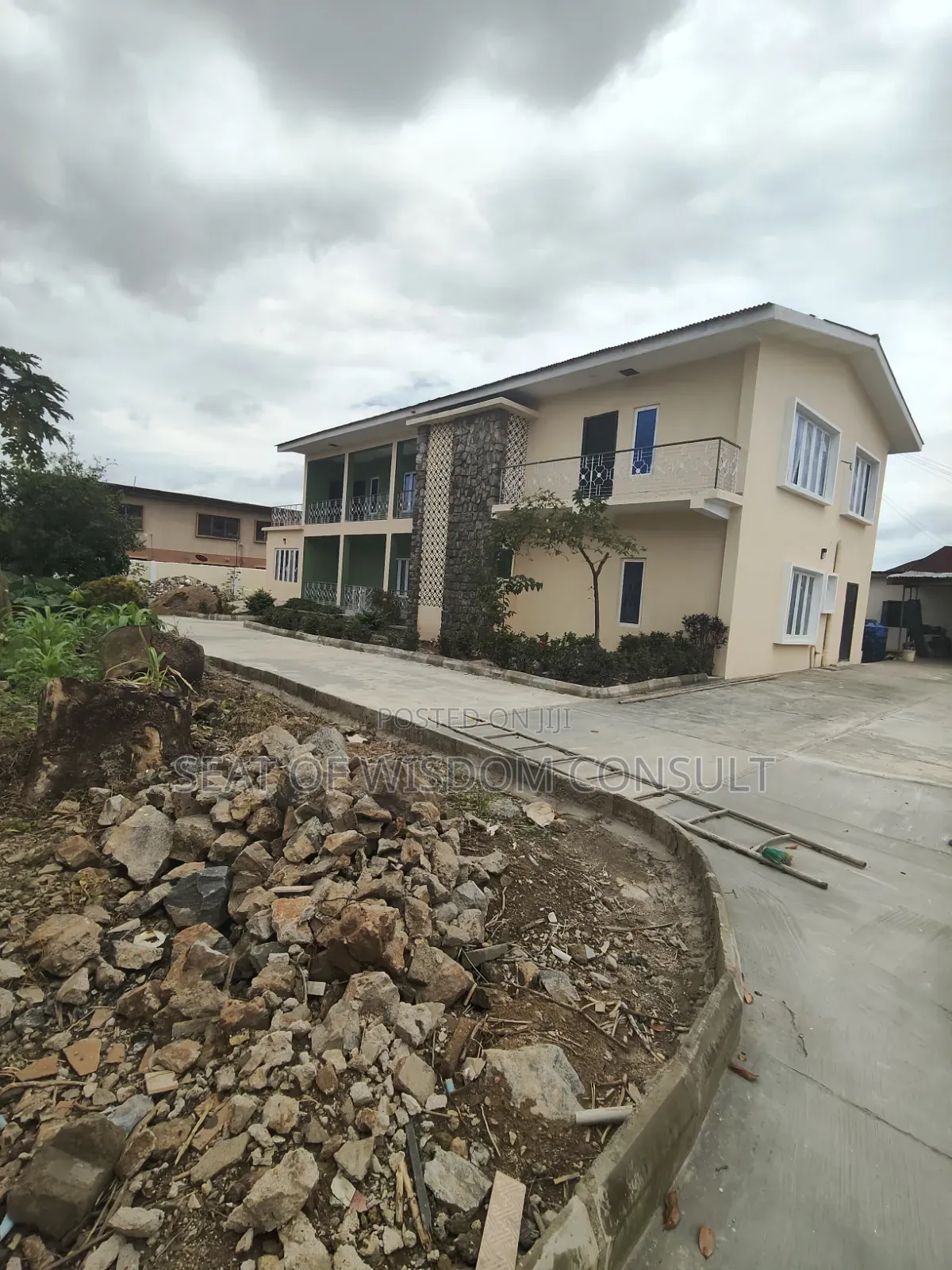 Utility 6bedroom Self Compound in Basorun