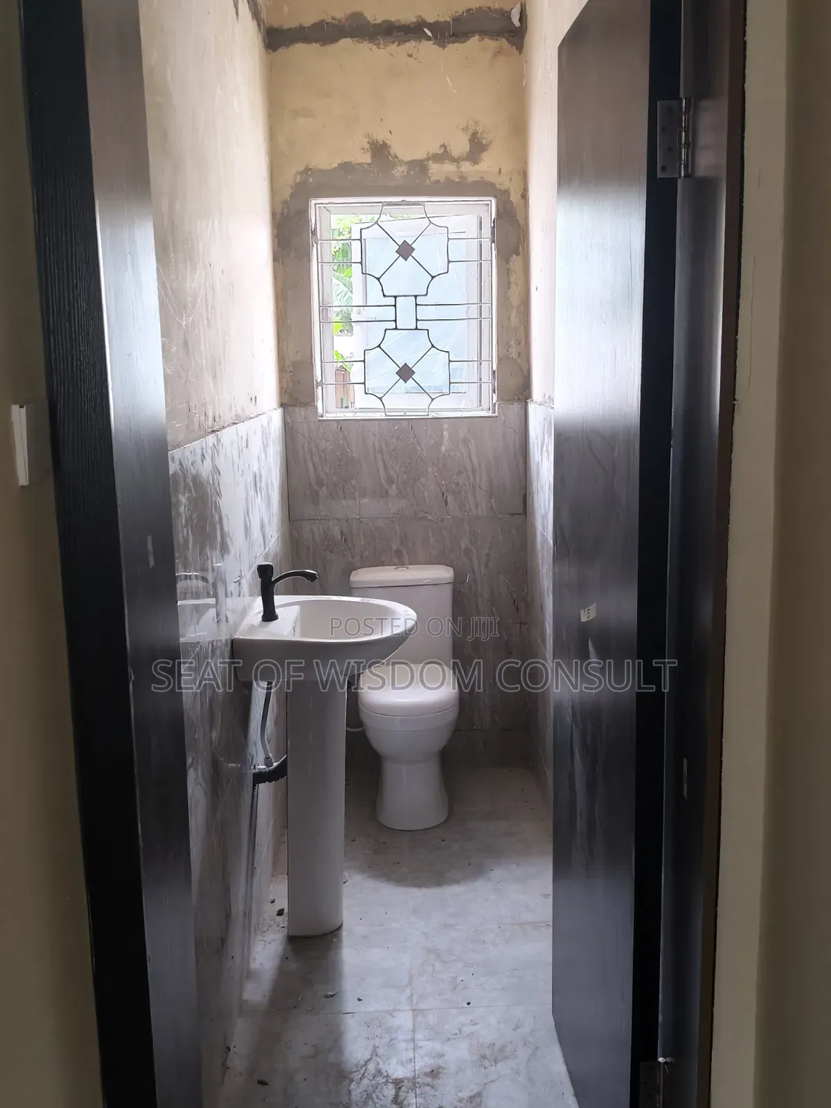 Utility 6bedroom Self Compound in Basorun
