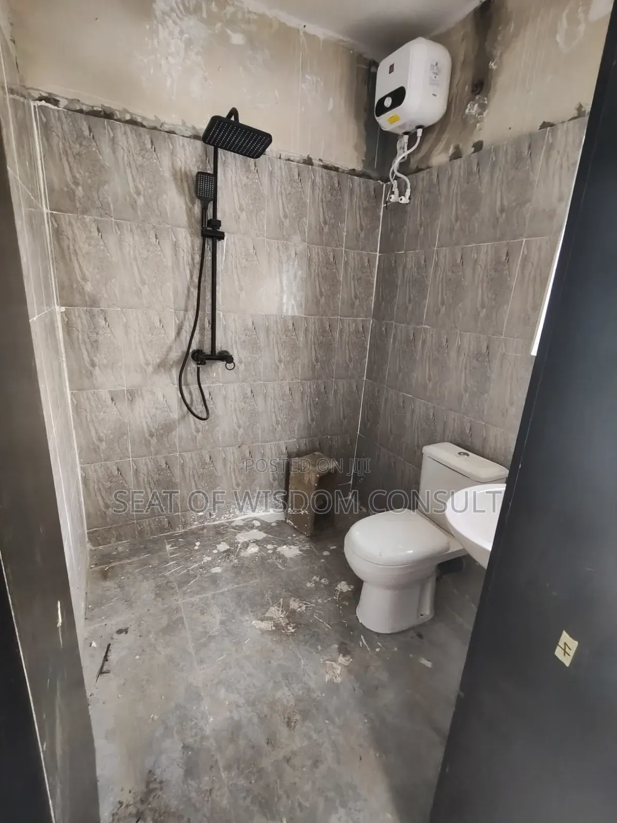Utility 6bedroom Self Compound in Basorun