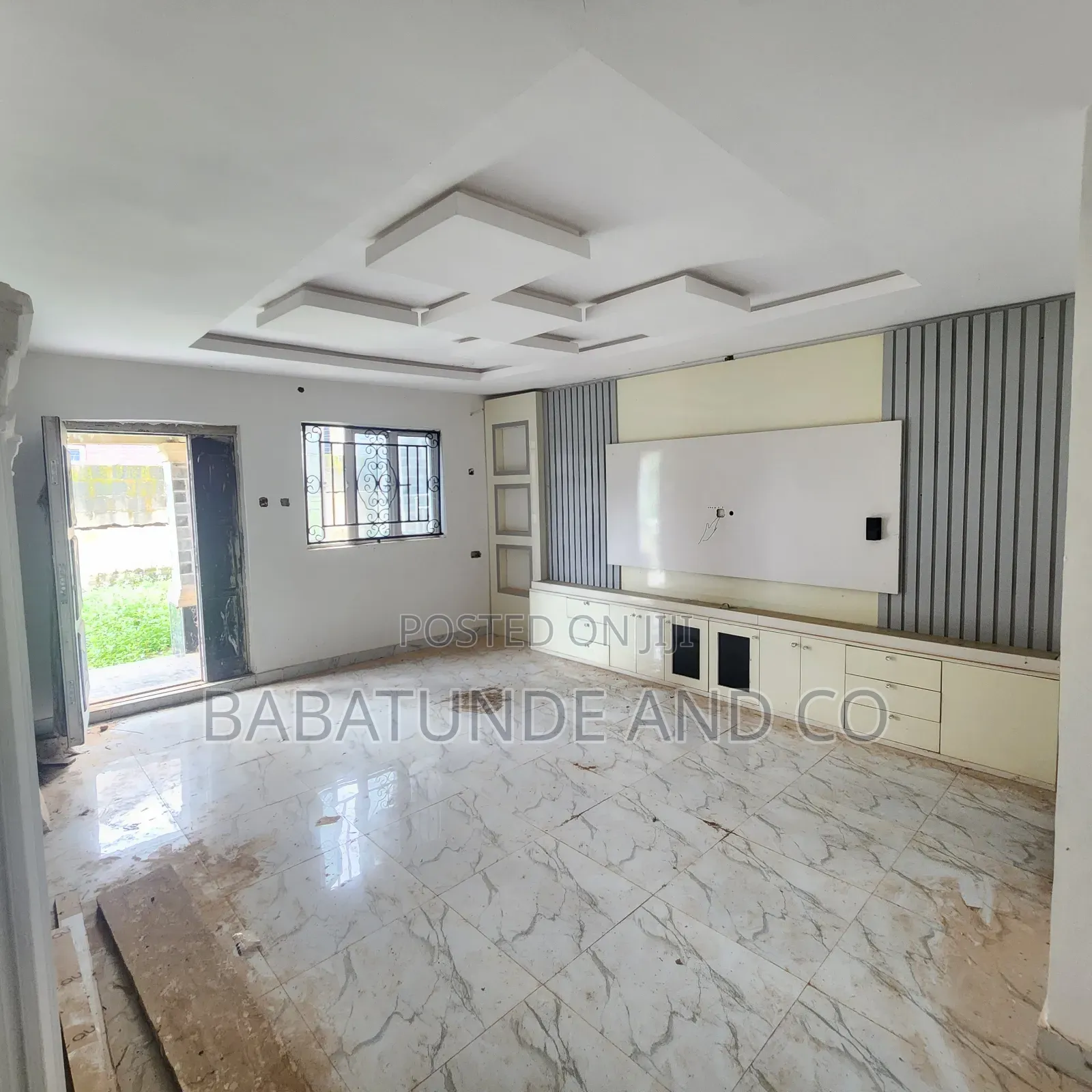 3bdrm Block of Flats in Apata for sale in Apata