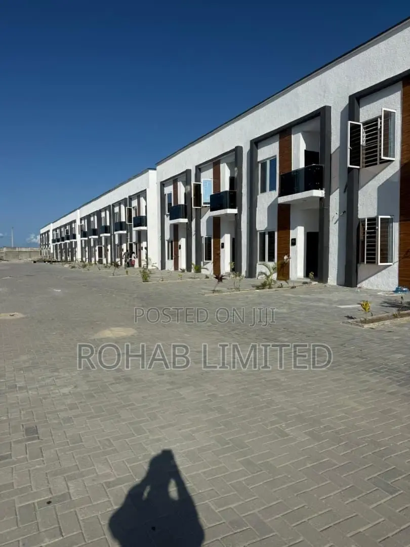 Furnished 3bdrm Duplex in Capital Terrace, Lekki Expressway for sale in Lekki Expressway